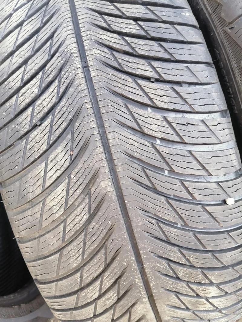 Гуми Зимни 225/45R18, снимка 3 - Гуми и джанти - 32079926