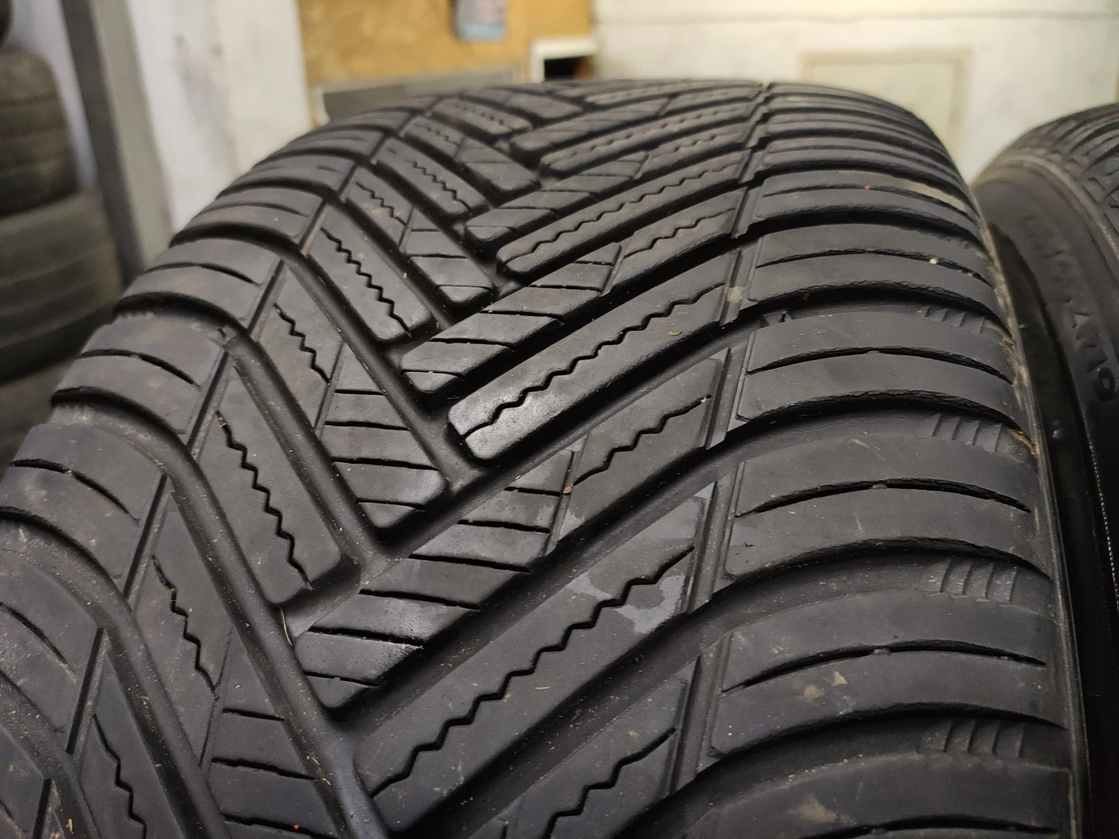  235/45R19 | Mobile.bg   4