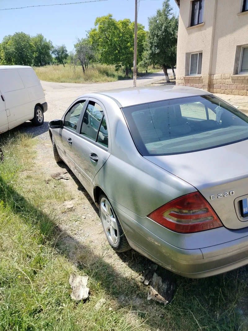 Mercedes-Benz C 220 Перфектно състояние , снимка 6 - Автомобили и джипове - 47900192