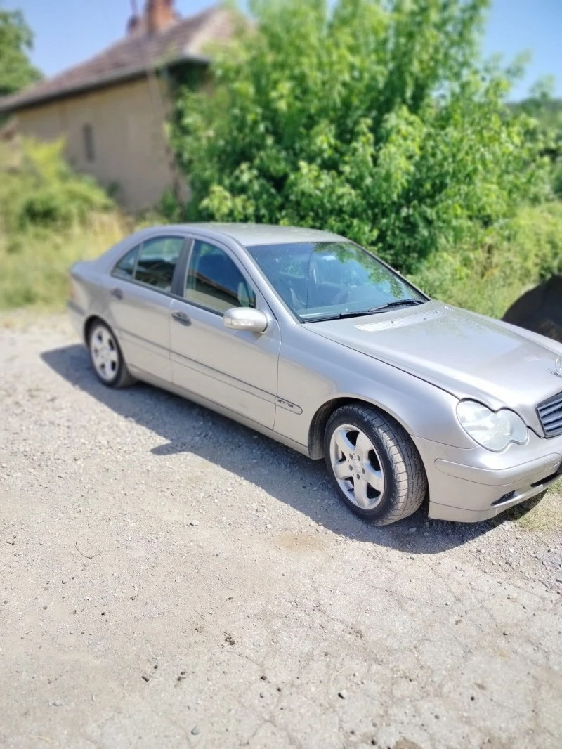 Mercedes-Benz C 220 Перфектно състояние , снимка 3 - Автомобили и джипове - 47900192