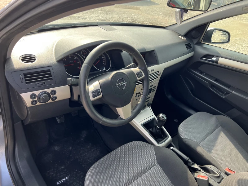 Opel Astra 1.7 CDTI, снимка 10 - Автомобили и джипове - 49300640