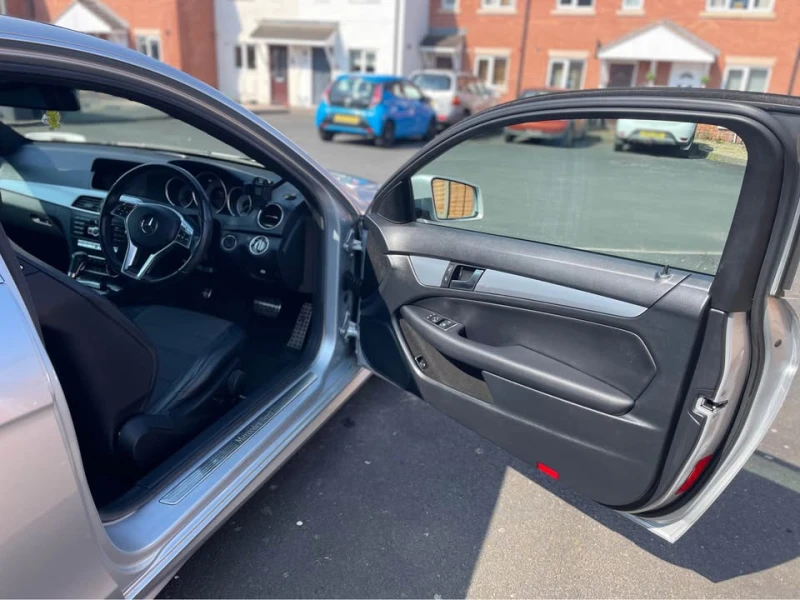 Mercedes-Benz C 180, снимка 6 - Автомобили и джипове - 51152468