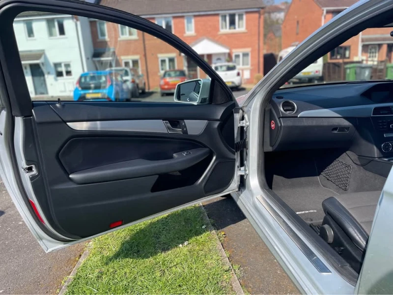 Mercedes-Benz C 180, снимка 9 - Автомобили и джипове - 51152468