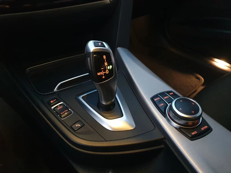 BMW 320 2.0i/SPORTLINE/184HP/NAVI/LED/CAM/ISOFIX/755f, снимка 13 - Автомобили и джипове - 51736546