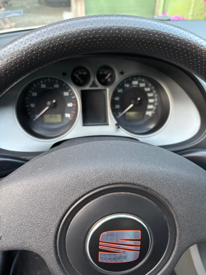 Seat Ibiza 1.2, снимка 5 - Автомобили и джипове - 51860073