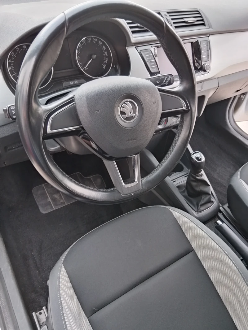 Skoda Fabia 1.4, снимка 15 - Автомобили и джипове - 52433191