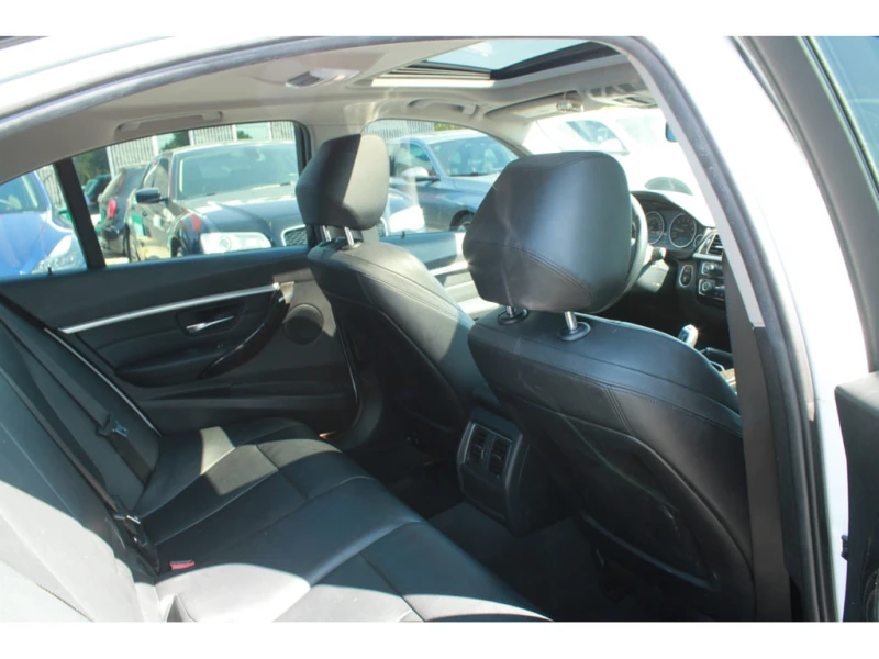 BMW 320 * 320i xDrive AWD, MAGS, NAVIGATION, CUIR, A/C * C, снимка 14 - Автомобили и джипове - 52931829