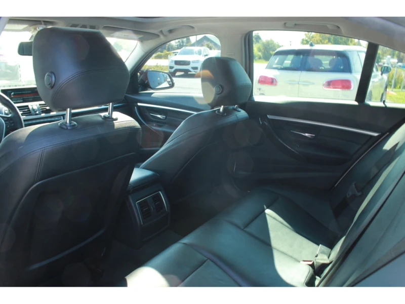 BMW 320 * 320i xDrive AWD, MAGS, NAVIGATION, CUIR, A/C * C, снимка 15 - Автомобили и джипове - 52931829