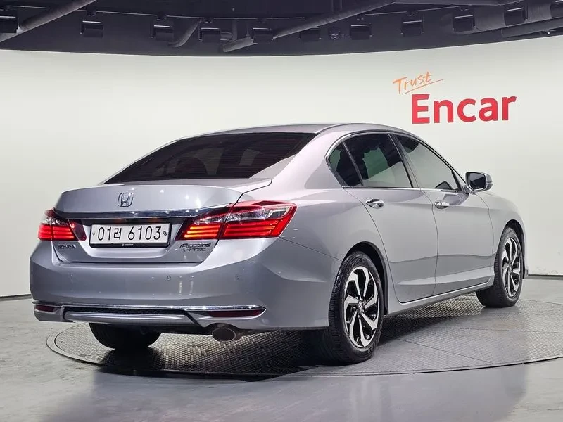 Honda Accord 2.4, снимка 4 - Автомобили и джипове - 55352138