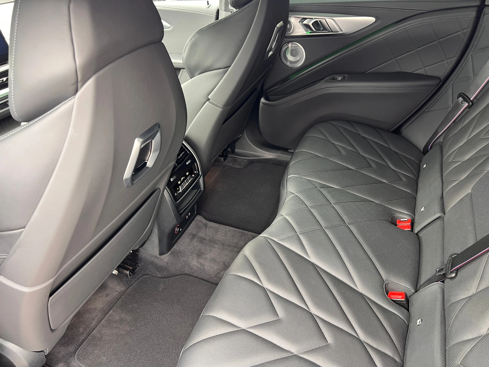 BMW XM  - изображение 8