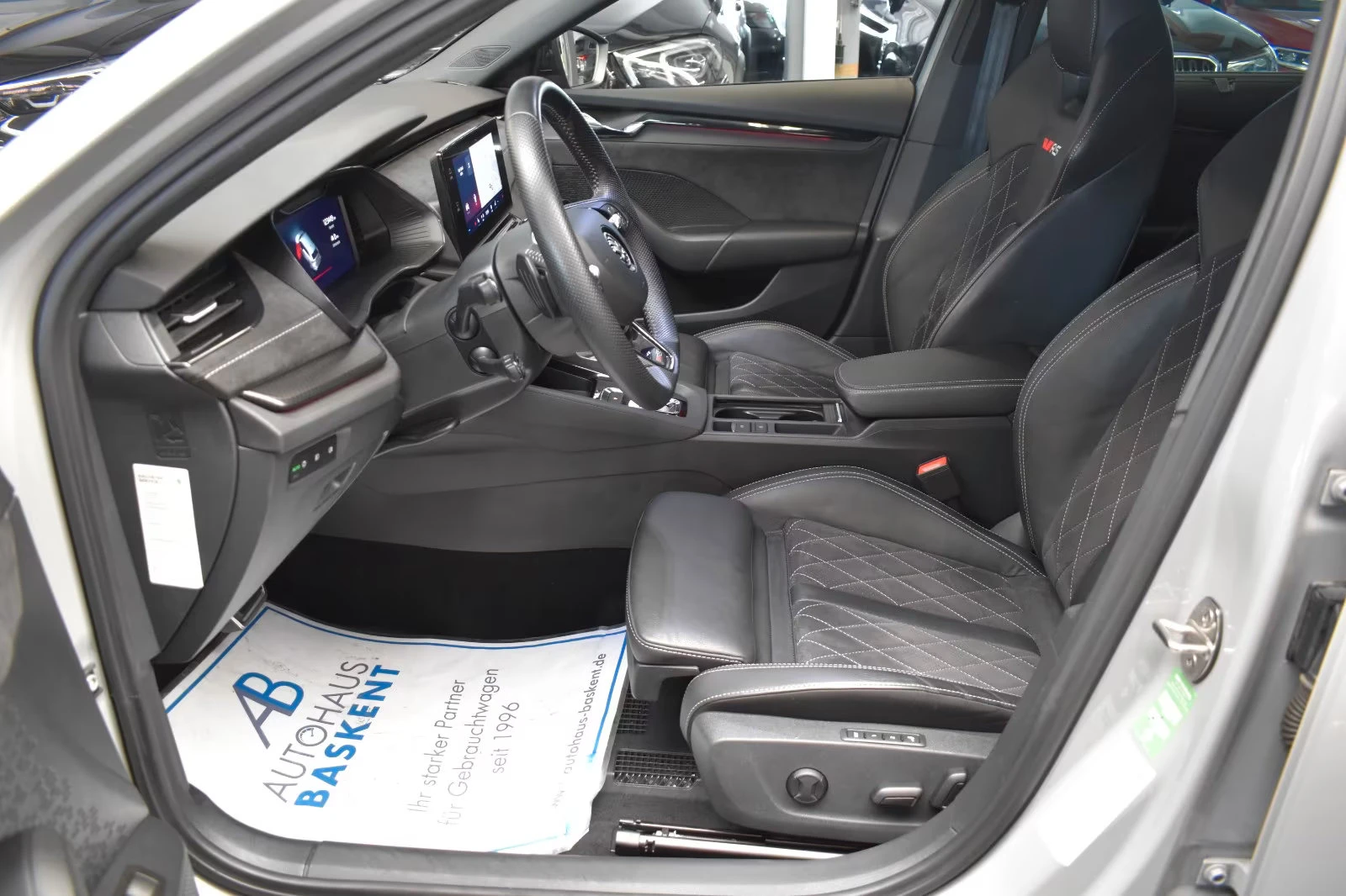 Skoda Octavia 2.0VRS/245HP/DSG/HUD/CAM/AMBI/LED/ACC/KLESS/133g - изображение 5