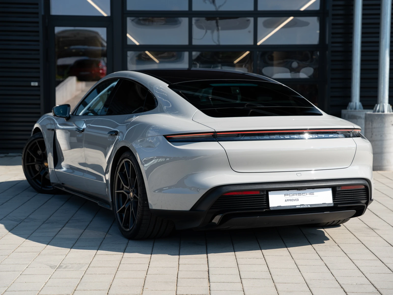 Porsche Taycan GTS  - изображение 2