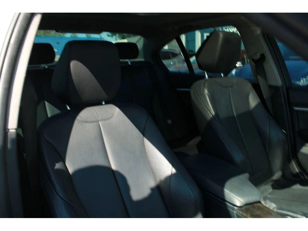 BMW 320 * 320i xDrive AWD, MAGS, NAVIGATION, CUIR, A/C * C | Mobile.bg � ����������� 12