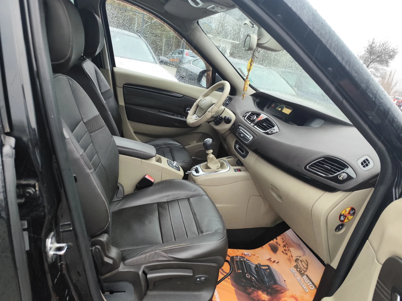 Renault Scenic 1.9DCi* 7 MECTA* NAVI* КОЖА* , снимка 11 - Автомобили и джипове - 53995597