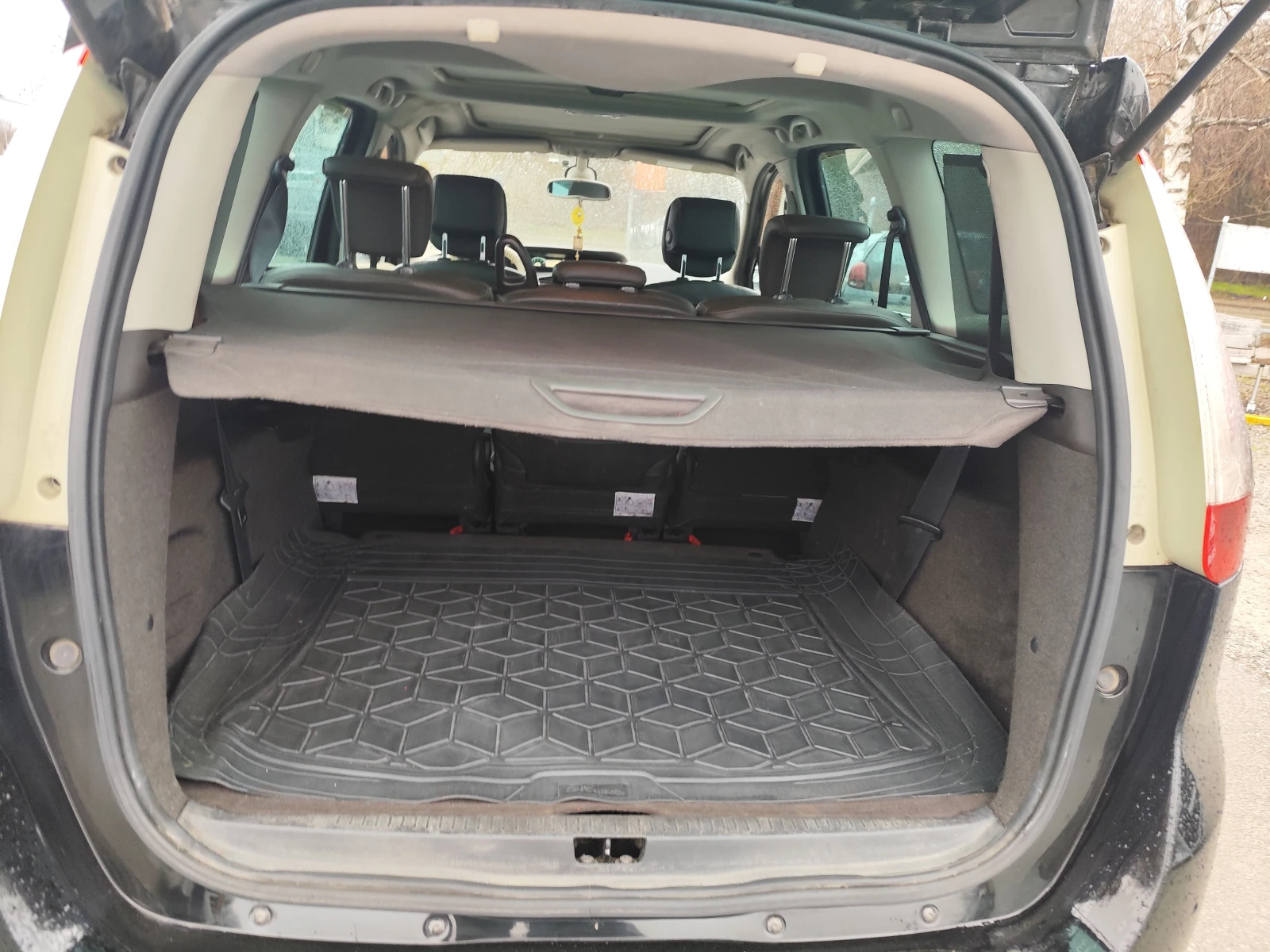 Renault Scenic 1.9DCi* 7 MECTA* NAVI* КОЖА* , снимка 12 - Автомобили и джипове - 53995597