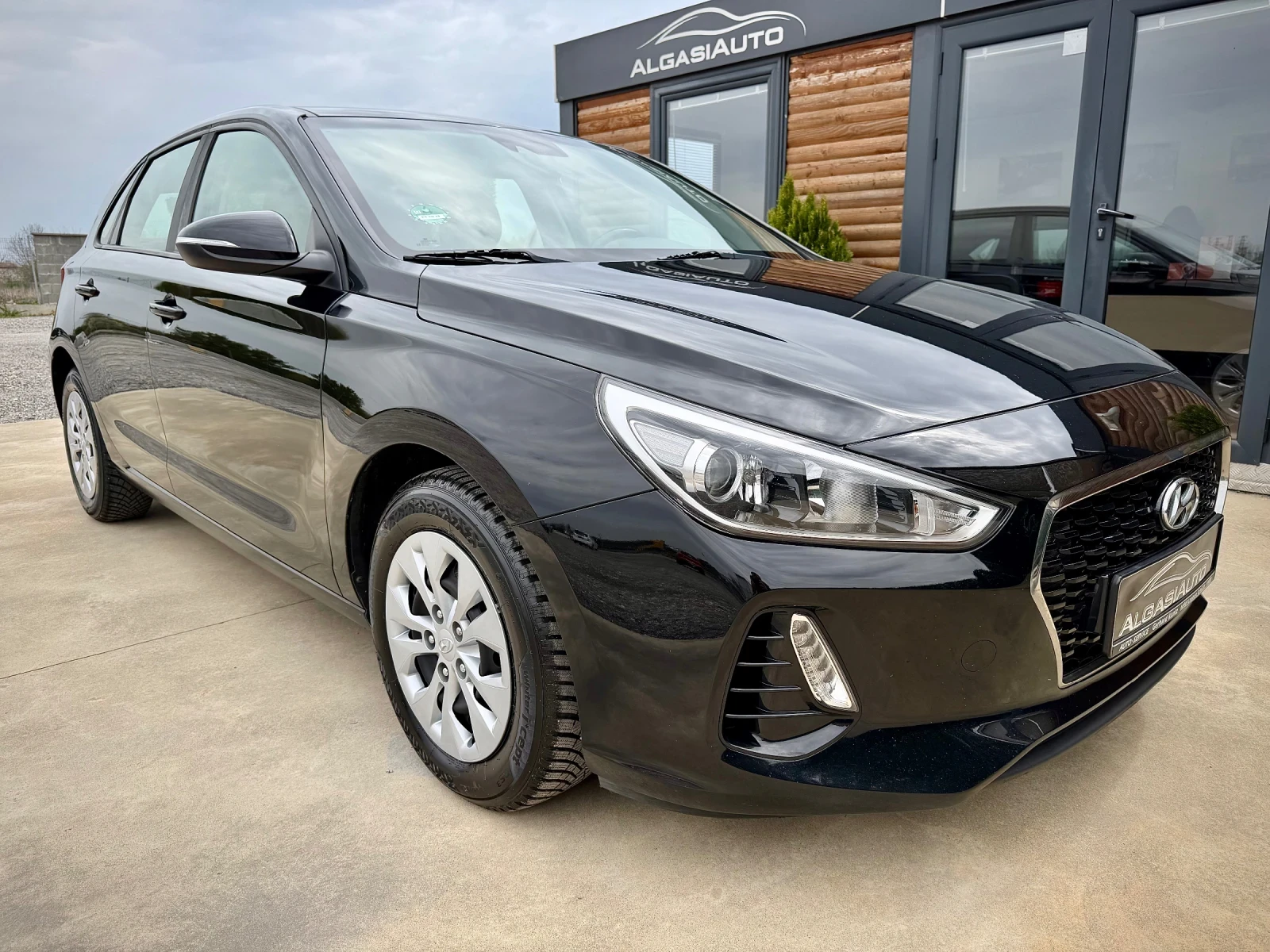 Hyundai I30 1.4 MPI* LED, снимка 6 - Автомобили и джипове - 54205312