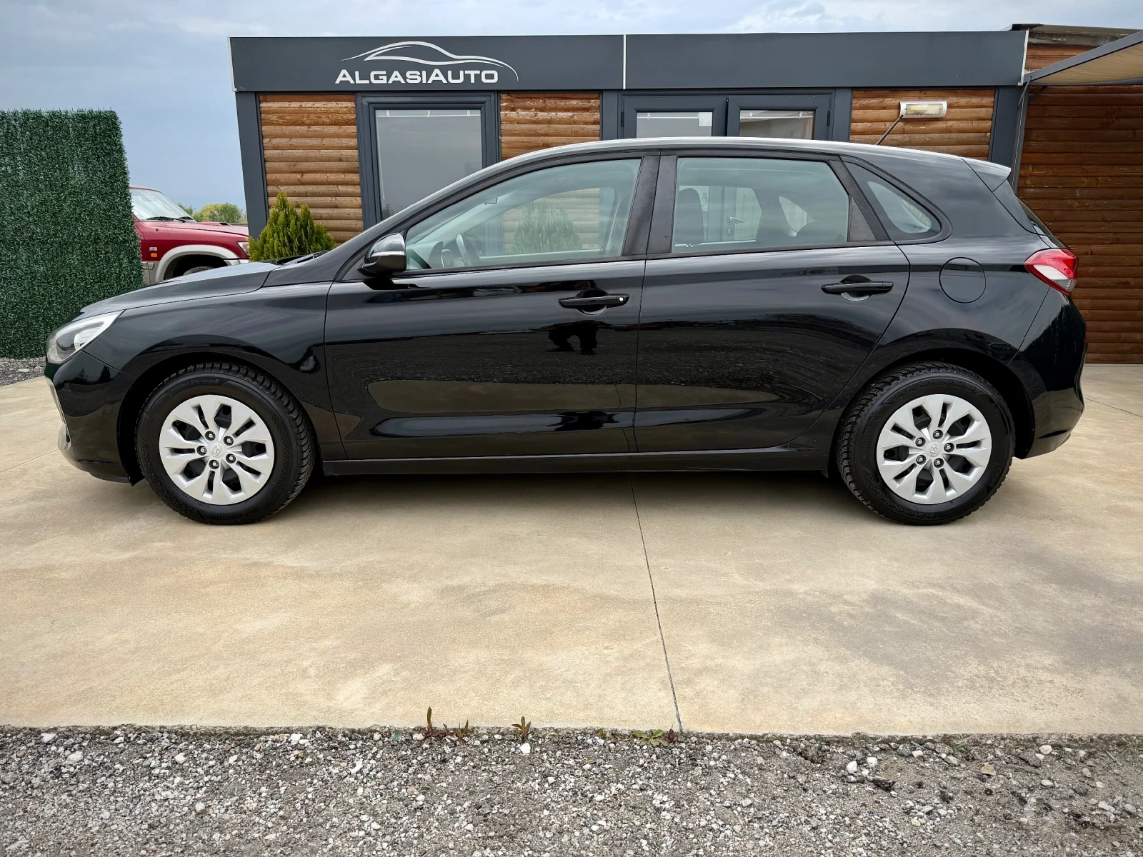 Hyundai I30 1.4 MPI* LED, снимка 2 - Автомобили и джипове - 54205312
