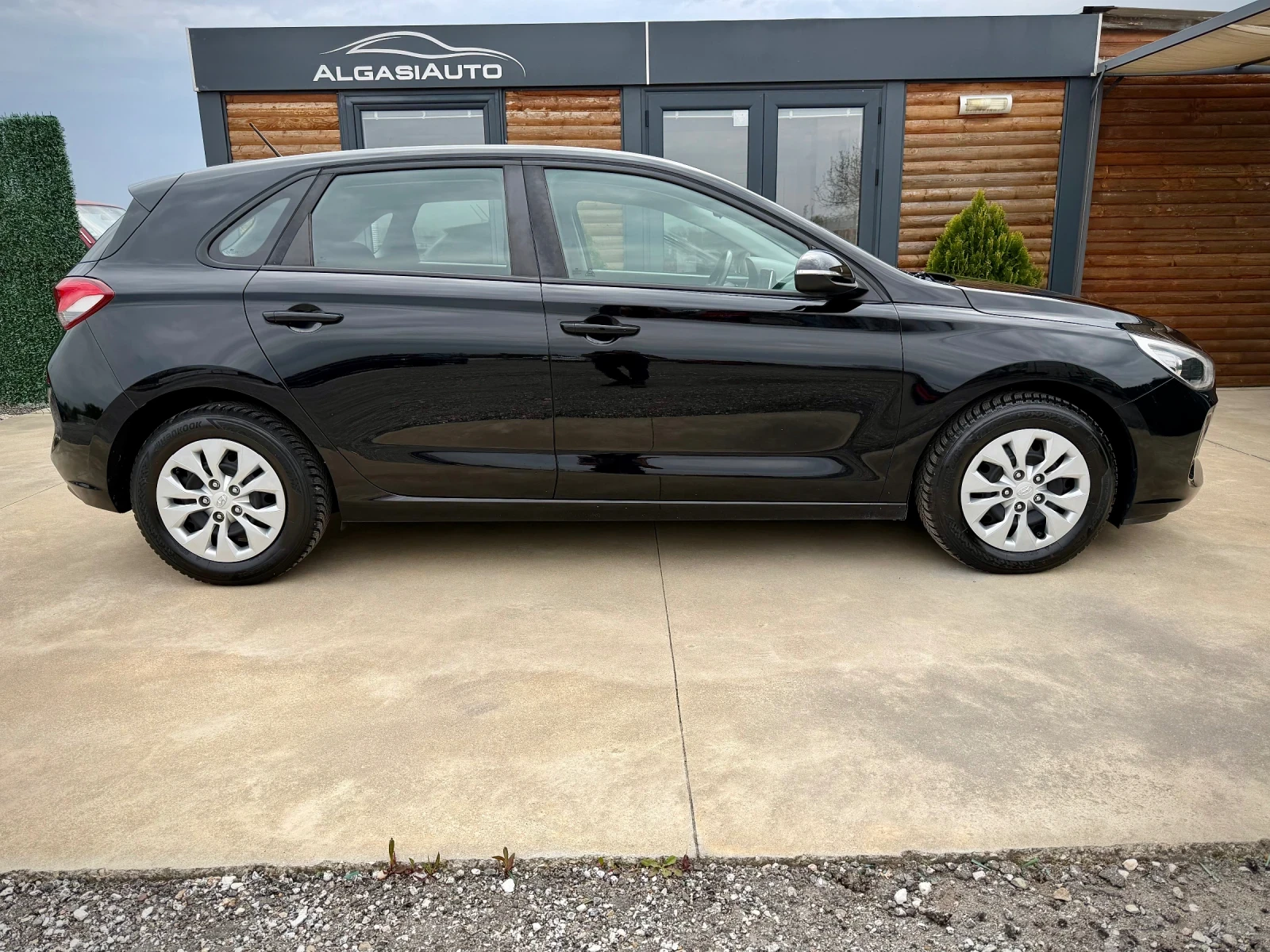 Hyundai I30 1.4 MPI* LED, снимка 5 - Автомобили и джипове - 54205312