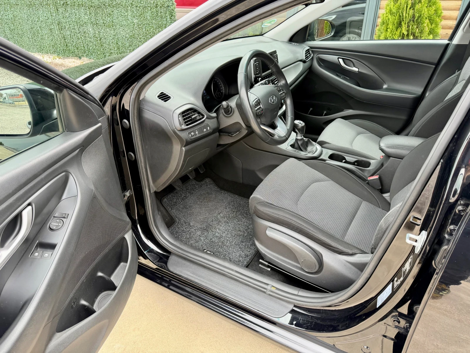 Hyundai I30 1.4 MPI* LED, снимка 9 - Автомобили и джипове - 54205312