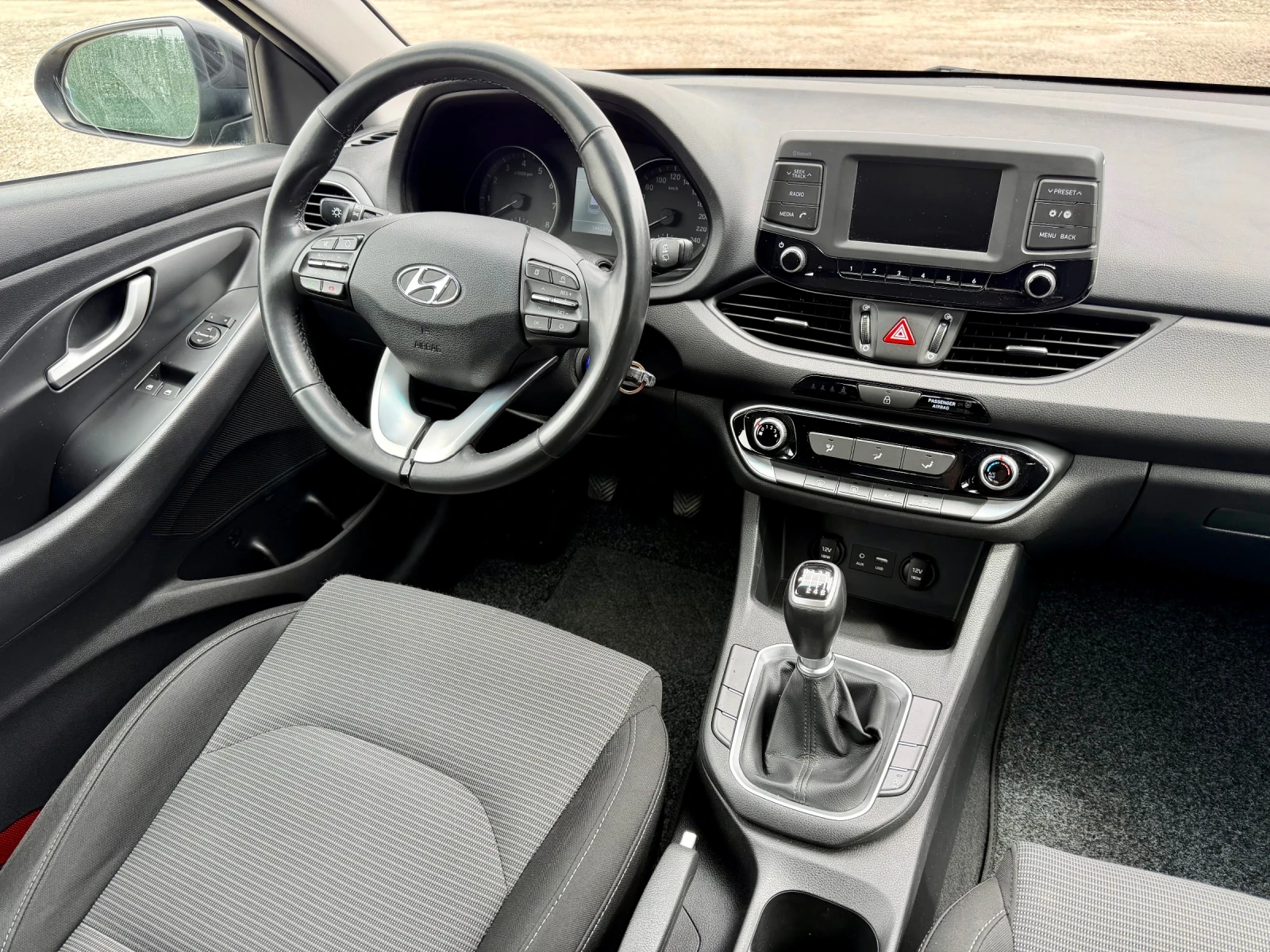 Hyundai I30 1.4 MPI* LED, снимка 11 - Автомобили и джипове - 54205312