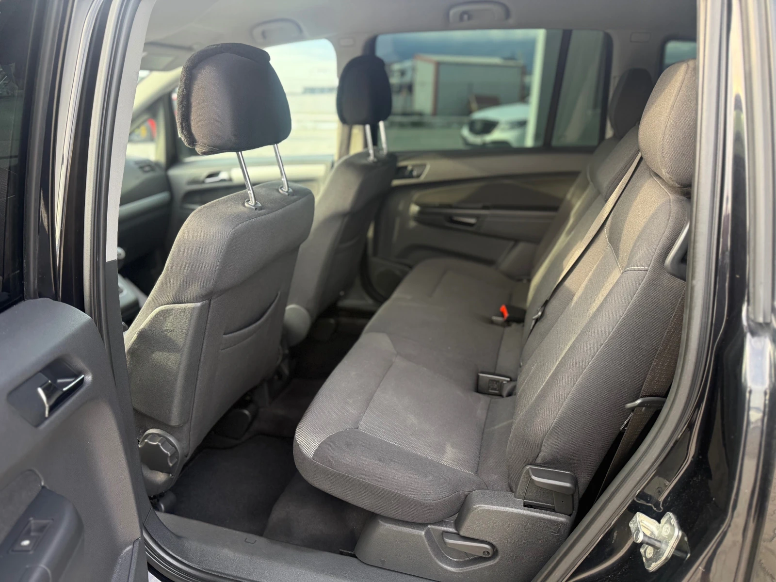 Opel Zafira 1.6 i 7 mesta СОБСТВЕН ЛИЗИНГ !!!, снимка 12 - Автомобили и джипове - 54941316