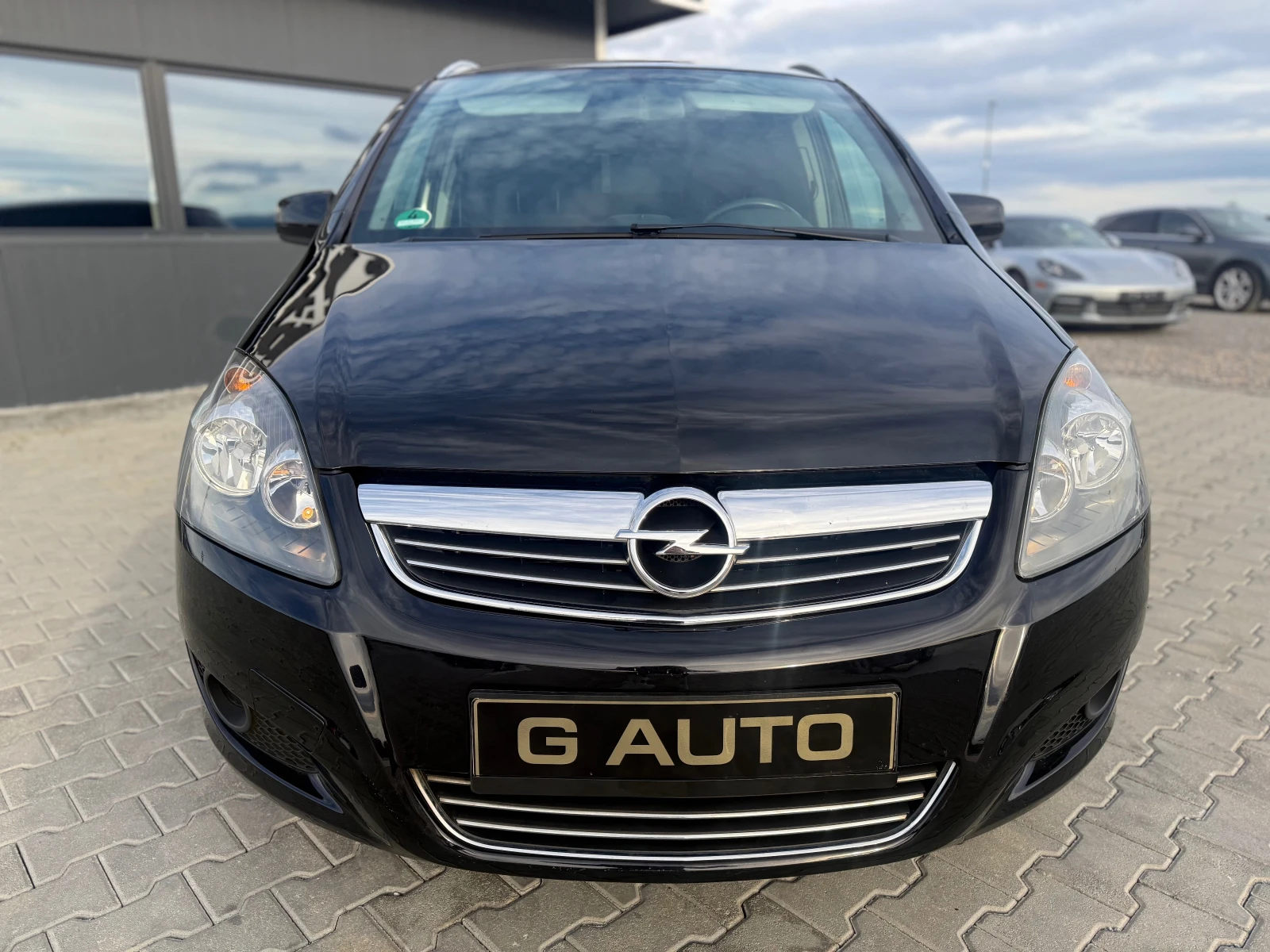Opel Zafira 1.6 i 7 mesta СОБСТВЕН ЛИЗИНГ !!!, снимка 2 - Автомобили и джипове - 54941316