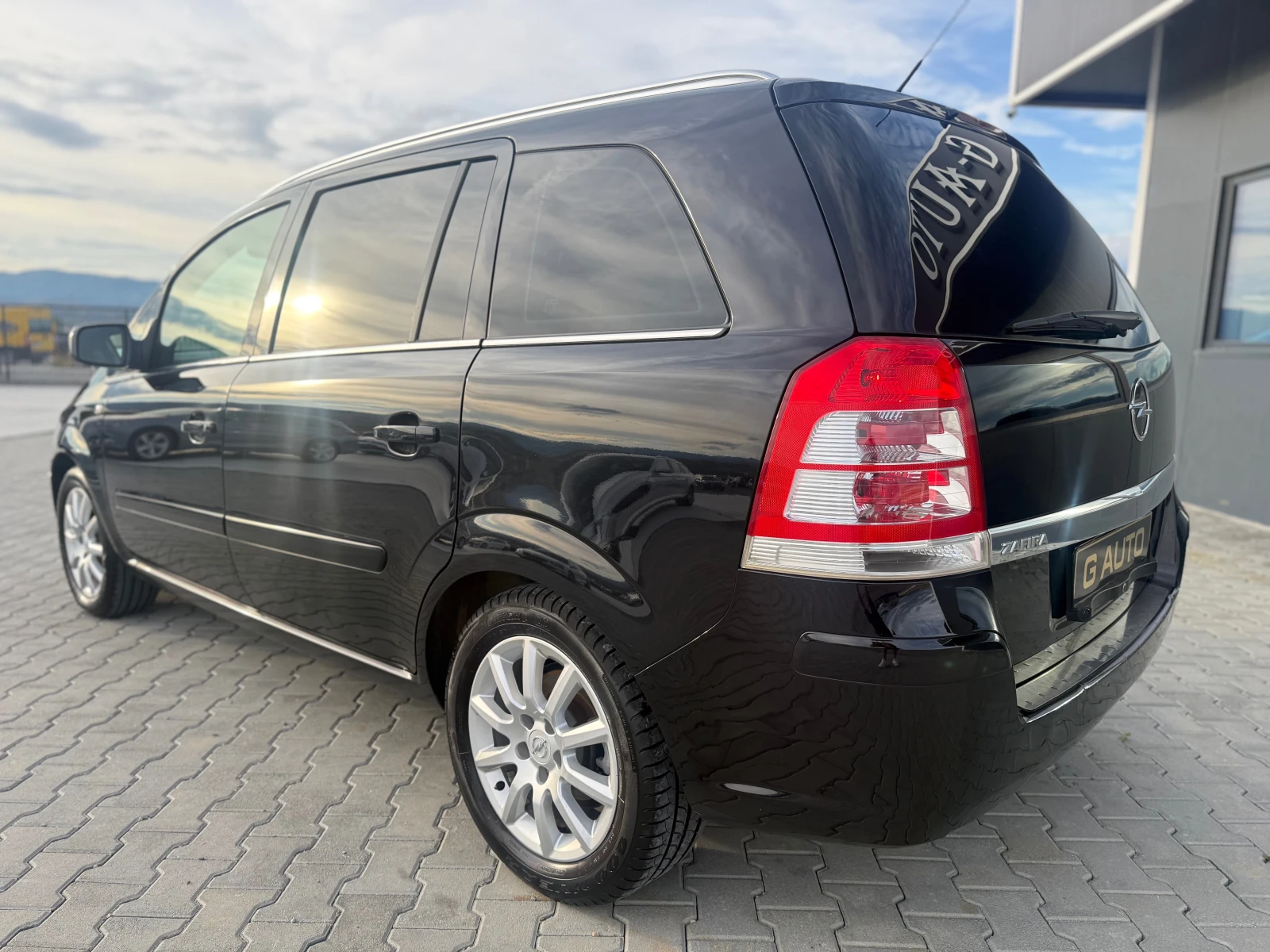 Opel Zafira 1.6 i 7 mesta СОБСТВЕН ЛИЗИНГ !!!, снимка 7 - Автомобили и джипове - 54941316