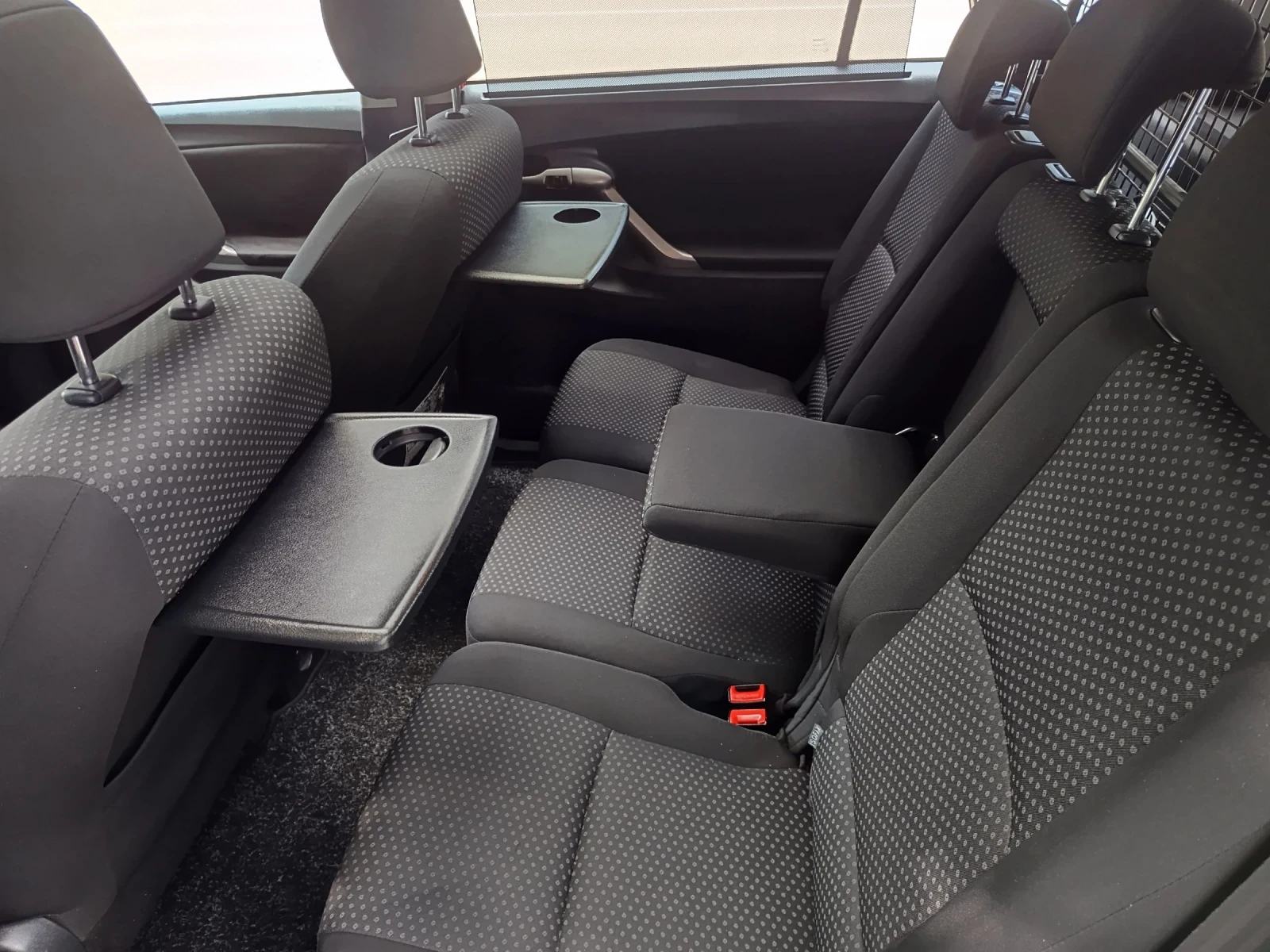 Toyota Verso 2.0  d4d, снимка 7 - Автомобили и джипове - 55330863