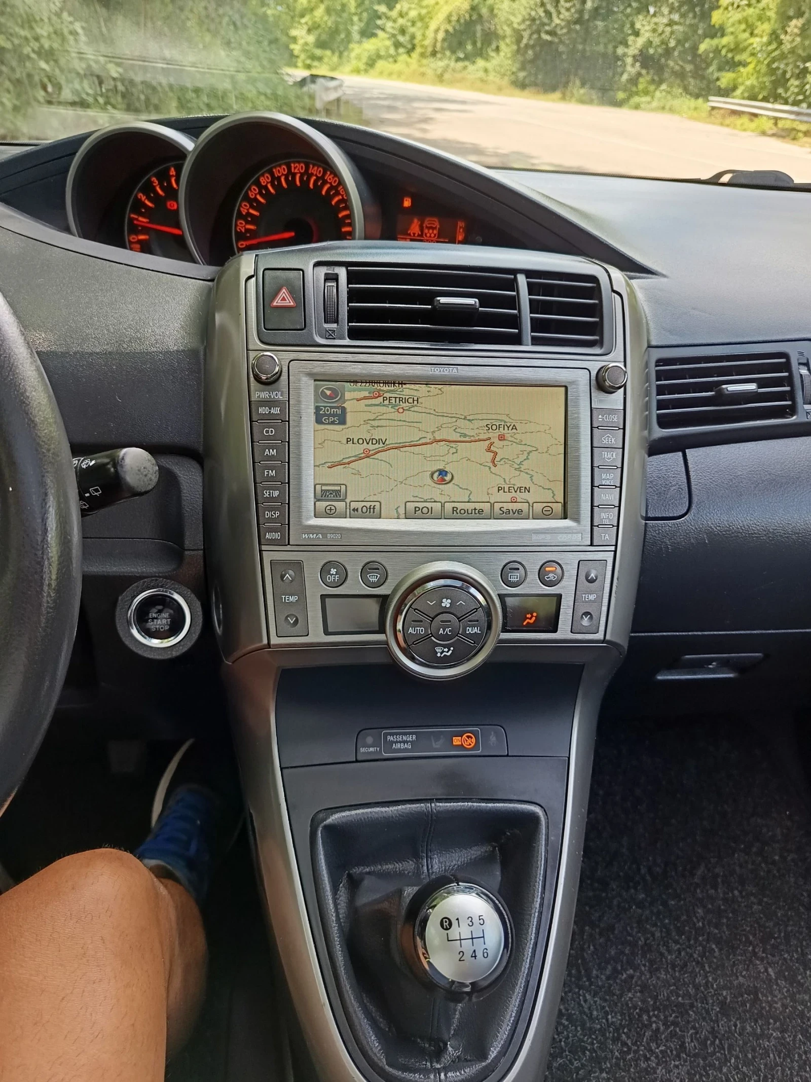 Toyota Verso 2.0  d4d, снимка 10 - Автомобили и джипове - 55330863