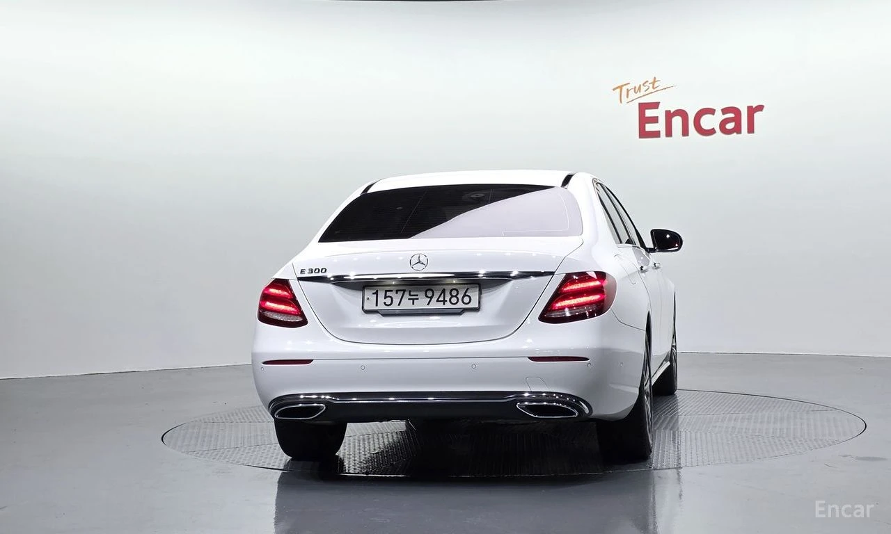 Mercedes-Benz E 300 * КРАЙНА ЦЕНА ДО БЪЛГАРИЯ * АВТОКРЕДИТ, снимка 5 - Автомобили и джипове - 55541912