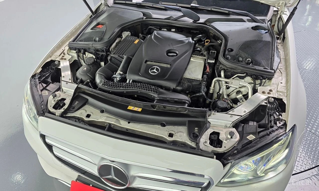 Mercedes-Benz E 300 * КРАЙНА ЦЕНА ДО БЪЛГАРИЯ * АВТОКРЕДИТ, снимка 7 - Автомобили и джипове - 55541912