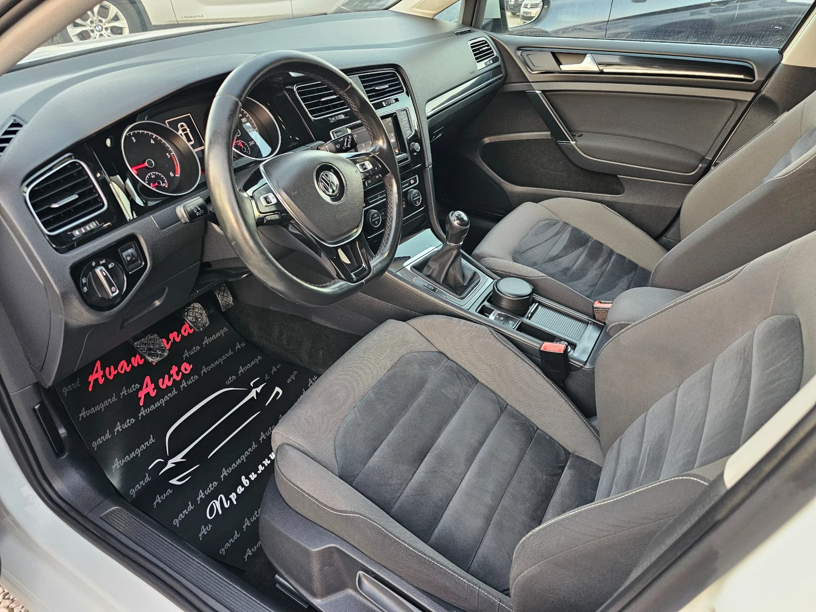 VW Golf 1.6TDI, 105к.с., снимка 8 - Автомобили и джипове - 55565947