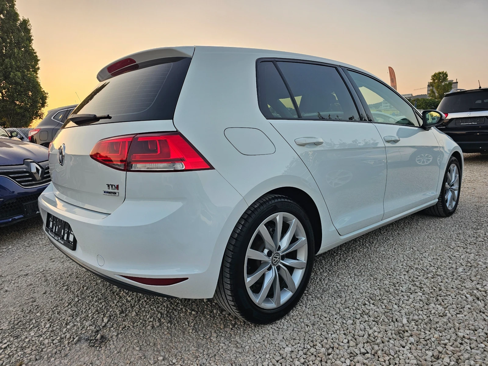 VW Golf 1.6TDI, 105к.с., снимка 4 - Автомобили и джипове - 55565947