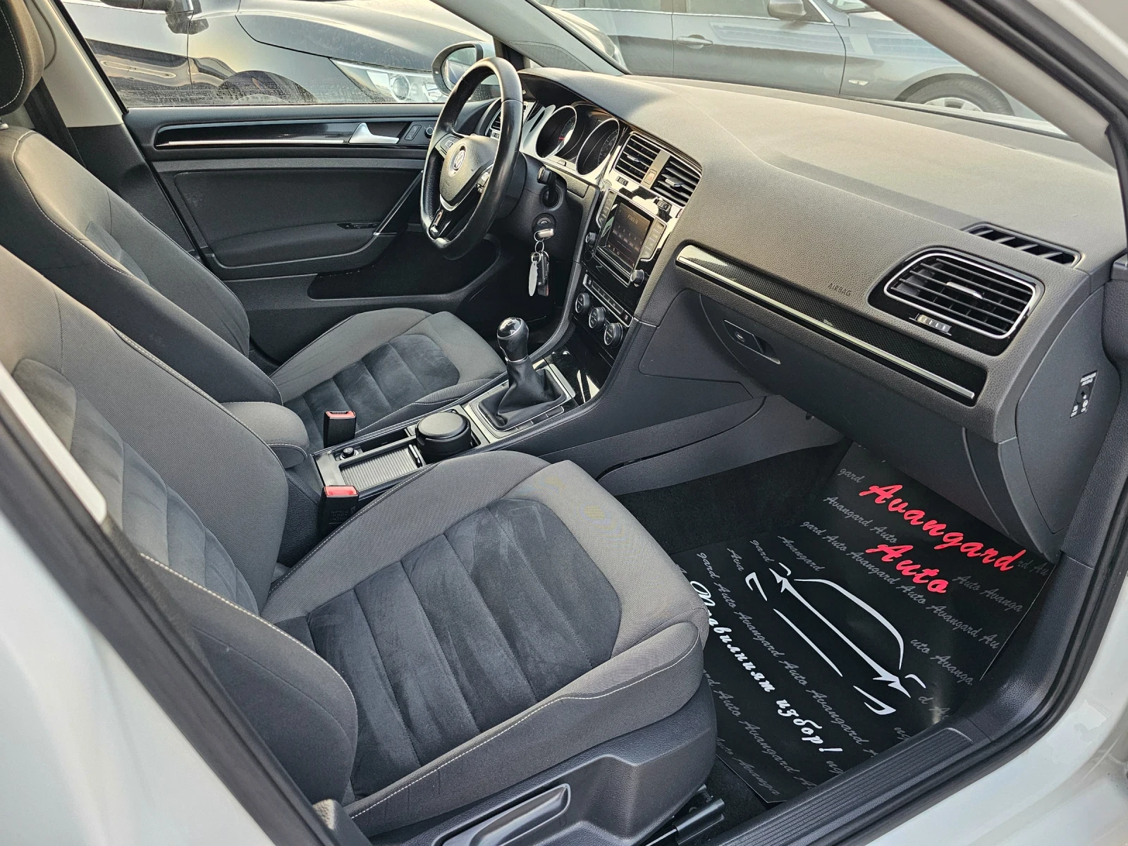 VW Golf 1.6TDI, 105к.с., снимка 9 - Автомобили и джипове - 55565947