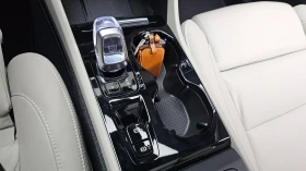 Volvo XC40 2.0 B4 Ultimate Bright , снимка 8