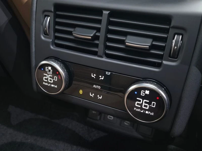 Land Rover Discovery 3.0 Automatic, снимка 17 - Автомобили и джипове - 55844420