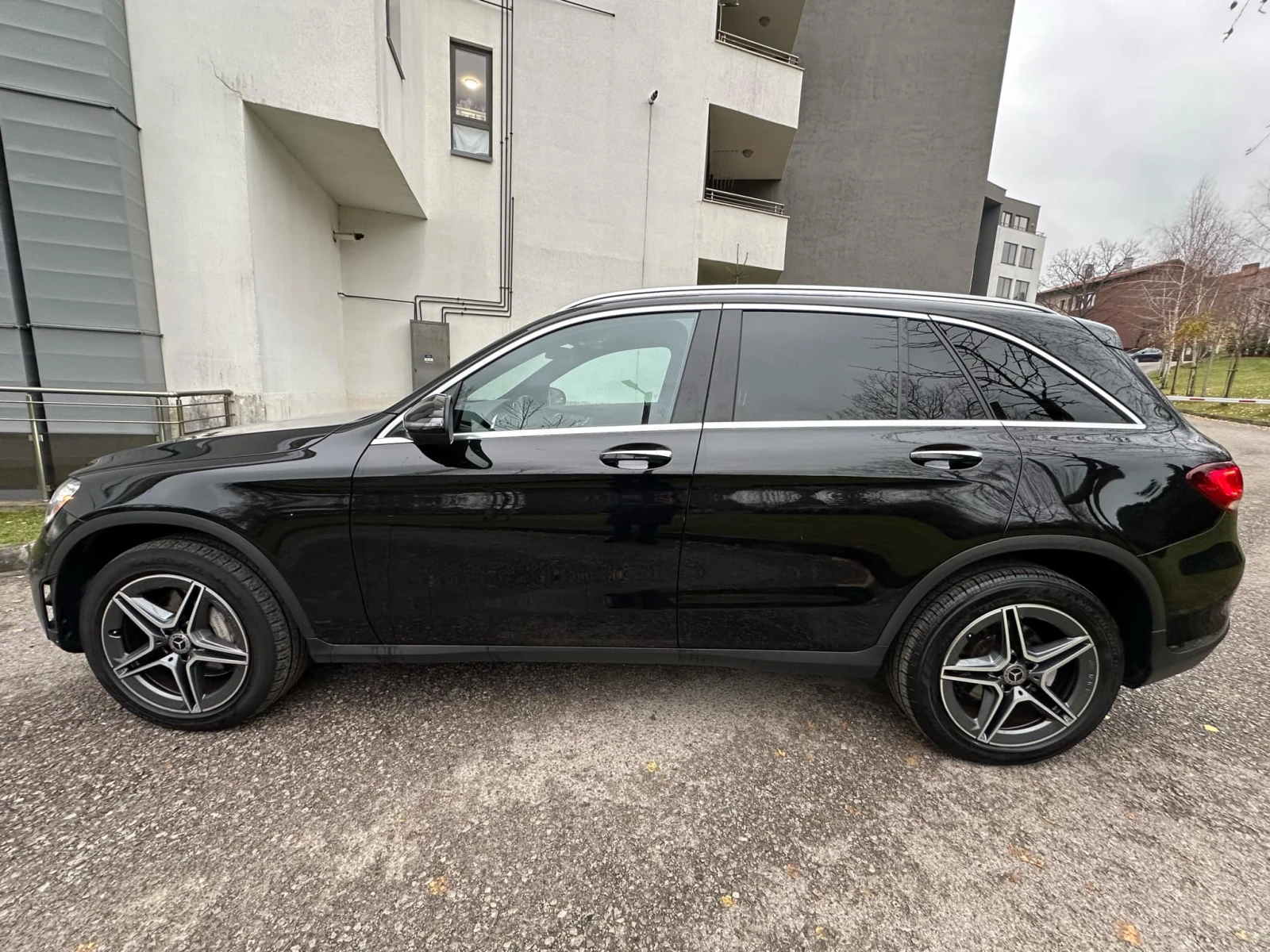 Mercedes-Benz GLC 300 4MATIC / AMG OPTIC / НОВ ВНОС - изображение 4