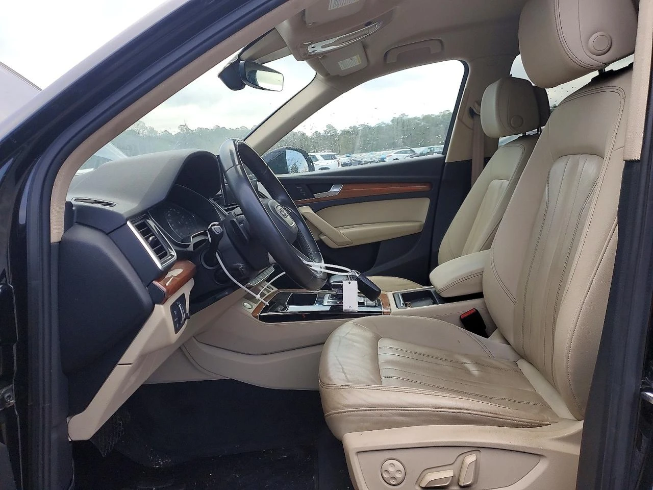 Audi Q5 2.0l Premium, снимка 7 - Автомобили и джипове - 53939452