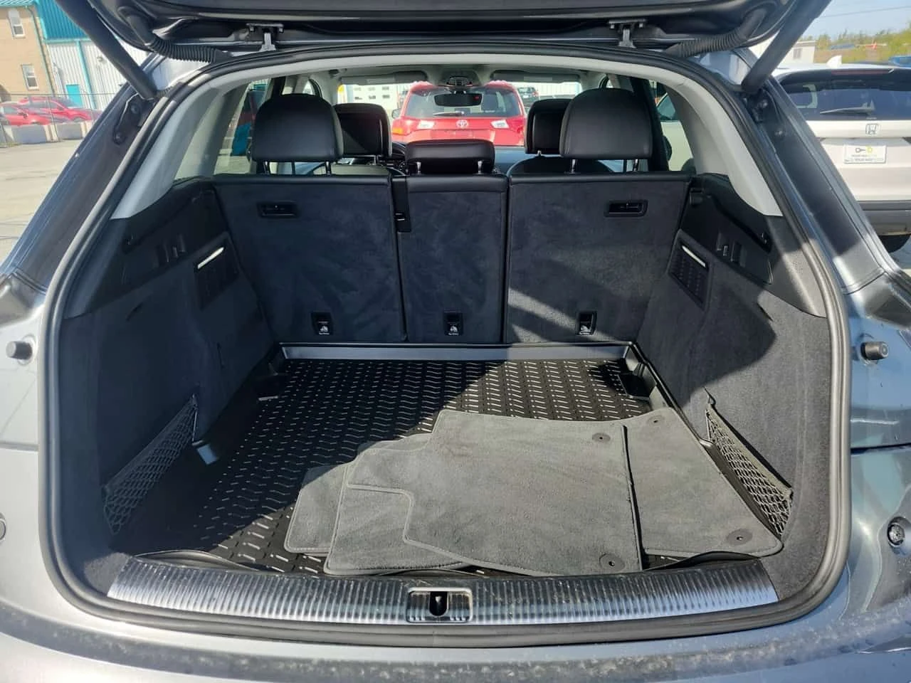 Audi Q5 * Technik * ПОДГРЕВИ * 360 * PANO * CARFAX, снимка 14 - Автомобили и джипове - 54743877