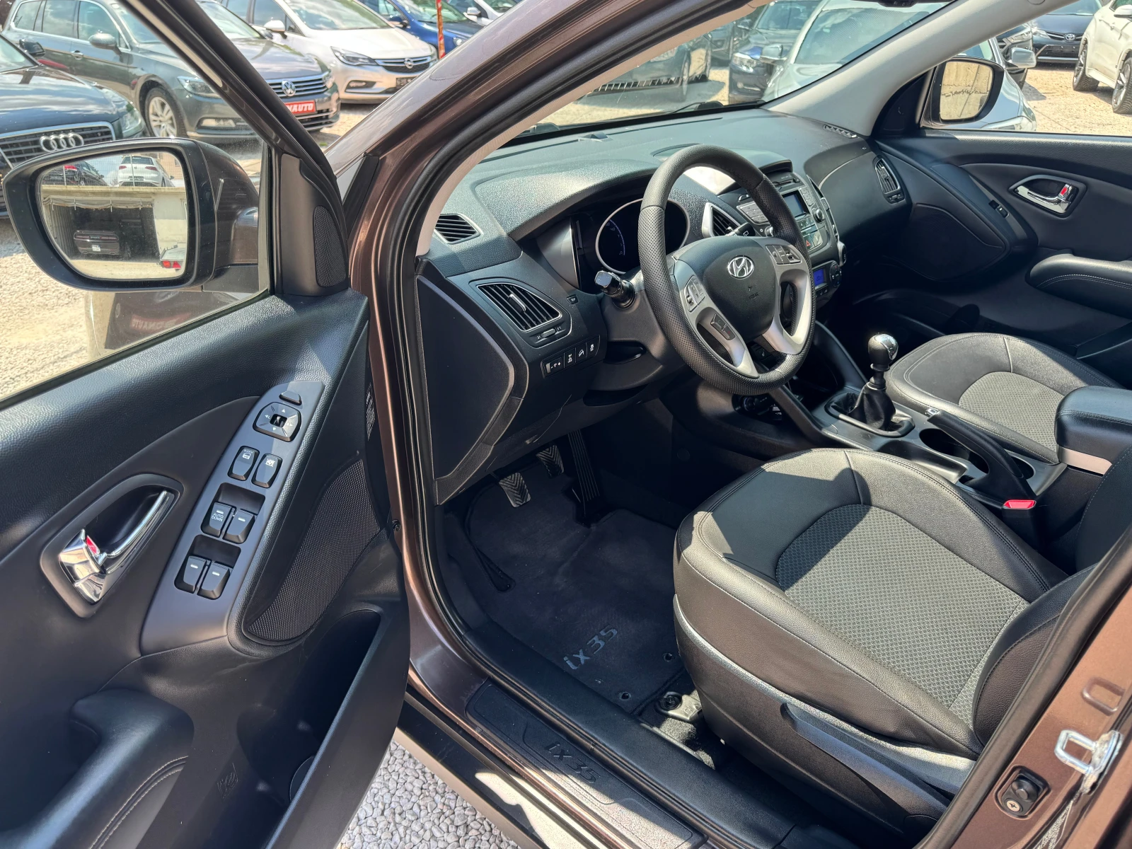 Hyundai IX35 2.0CRDI-ФУЛ!!!!!, снимка 10 - Автомобили и джипове - 55120238