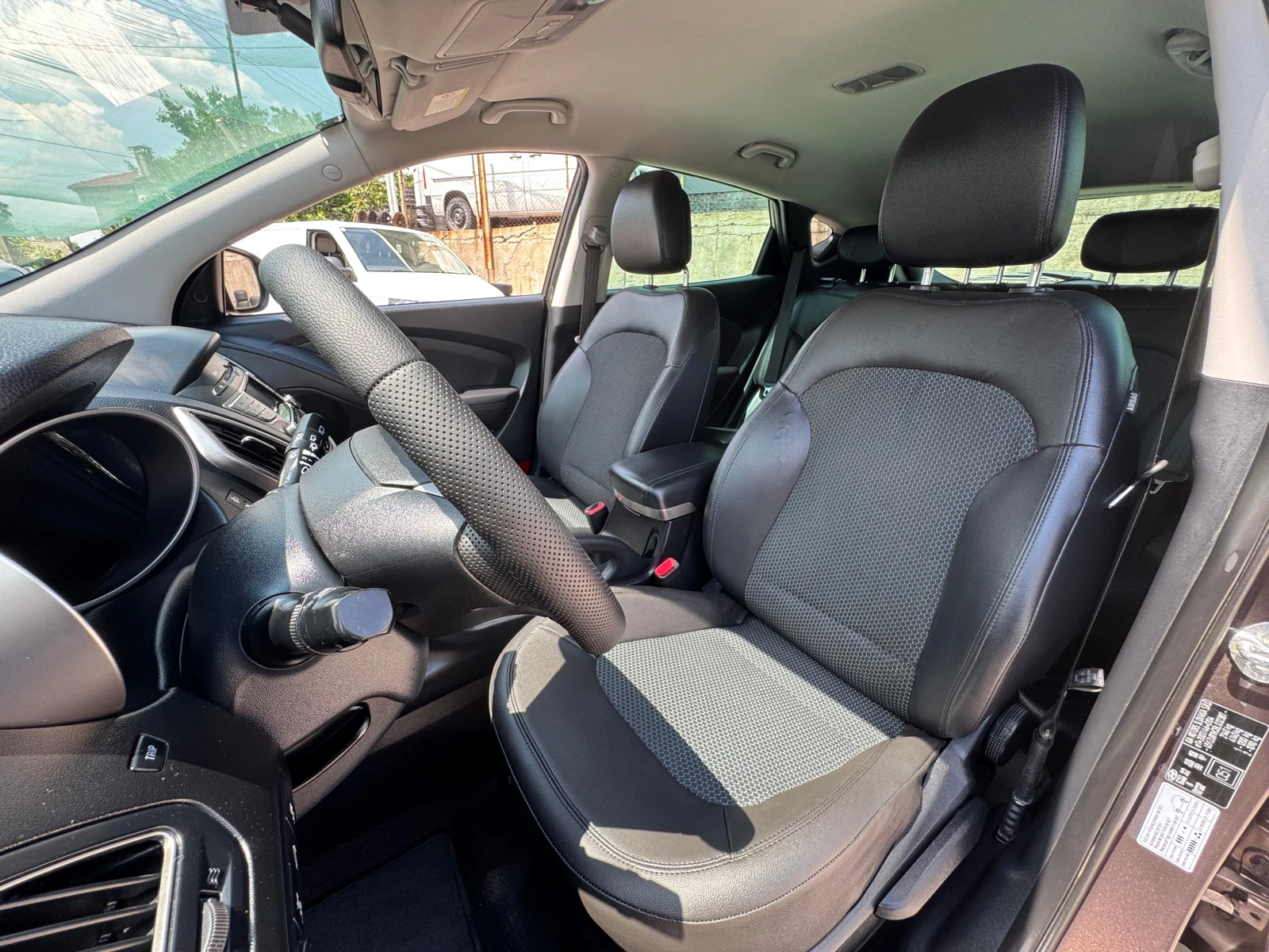 Hyundai IX35 2.0CRDI-ФУЛ!!!!!, снимка 11 - Автомобили и джипове - 55120238