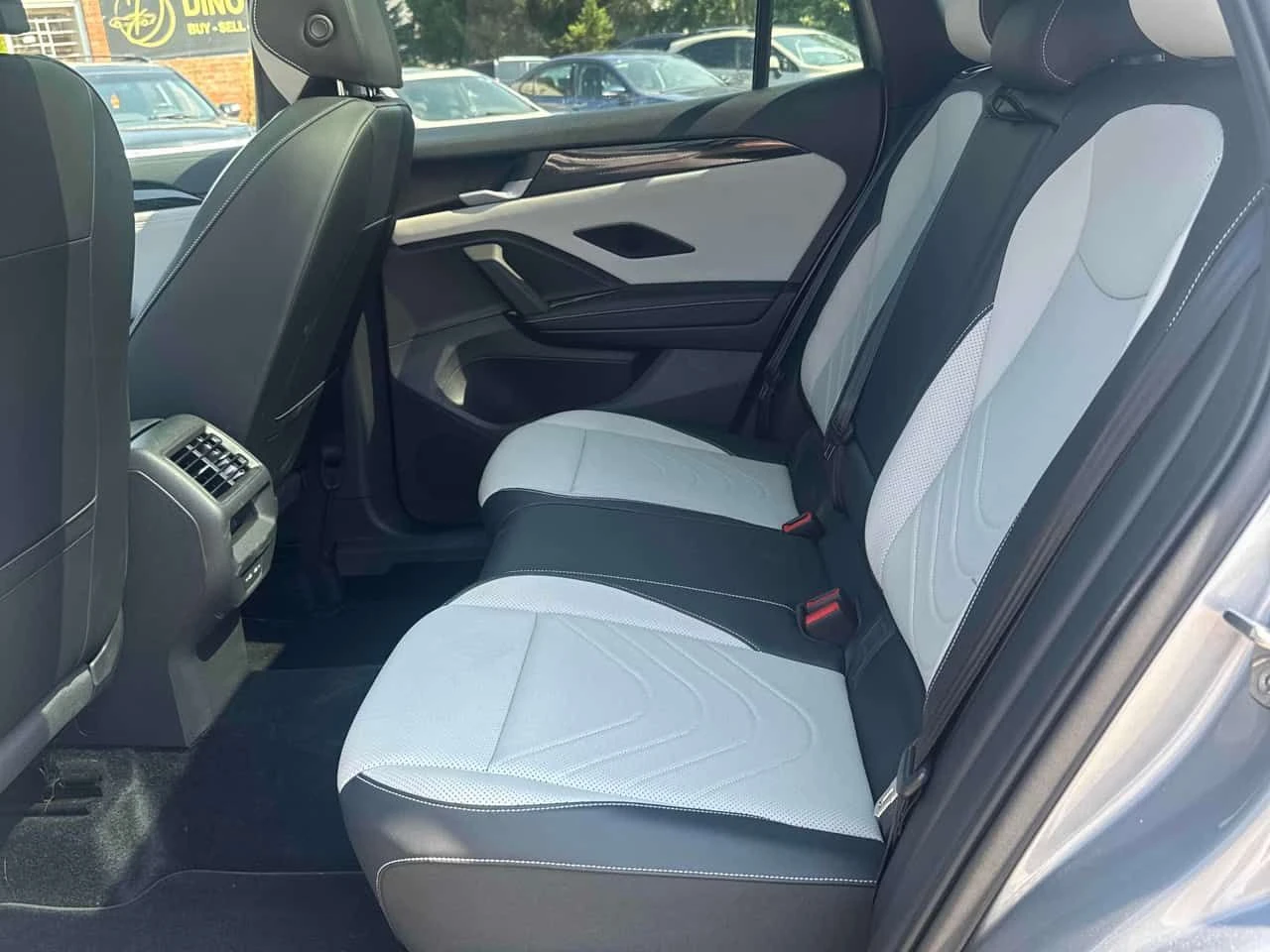 VW Tiguan * Comfortline R Line Black Edition * CARFAX * , снимка 11 - Автомобили и джипове - 55410480