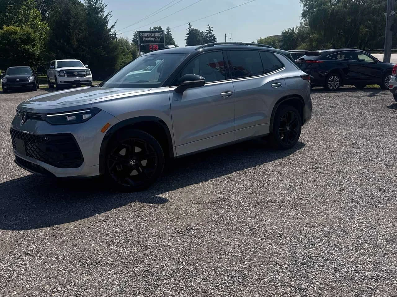VW Tiguan * Comfortline R Line Black Edition * CARFAX * , снимка 2 - Автомобили и джипове - 55410480