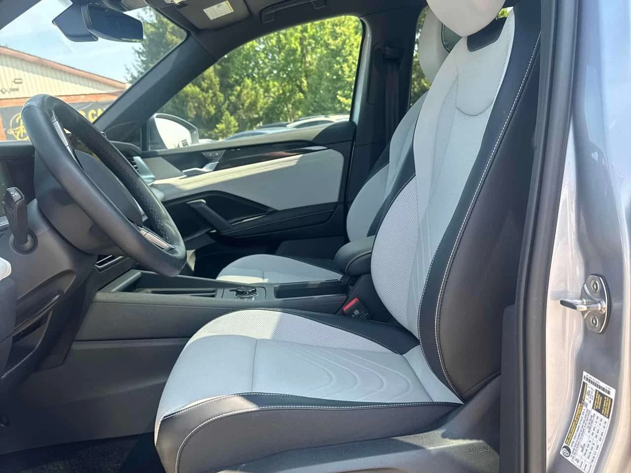 VW Tiguan * Comfortline R Line Black Edition * CARFAX * , снимка 5 - Автомобили и джипове - 55410480