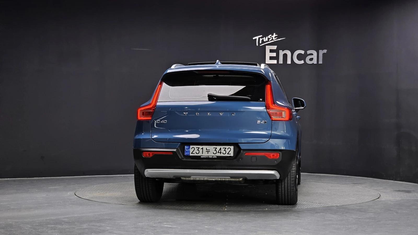 Volvo XC40 2.0 B4 Ultimate Bright , снимка 4 - Автомобили и джипове - 55664090