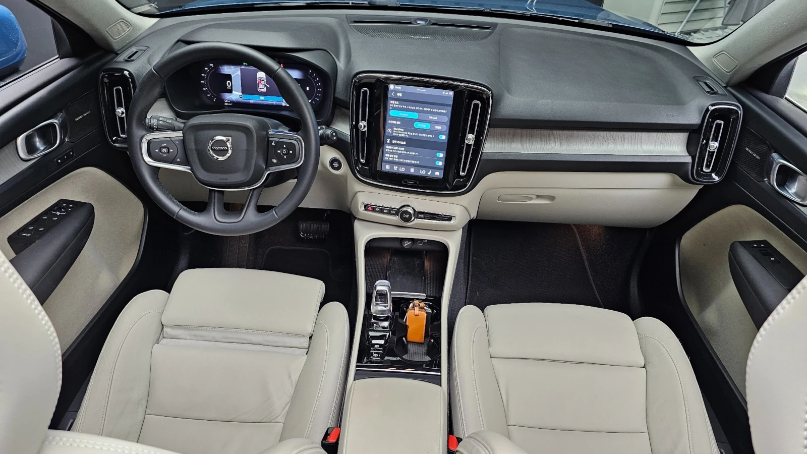 Volvo XC40 2.0 B4 Ultimate Bright , снимка 6 - Автомобили и джипове - 55664090