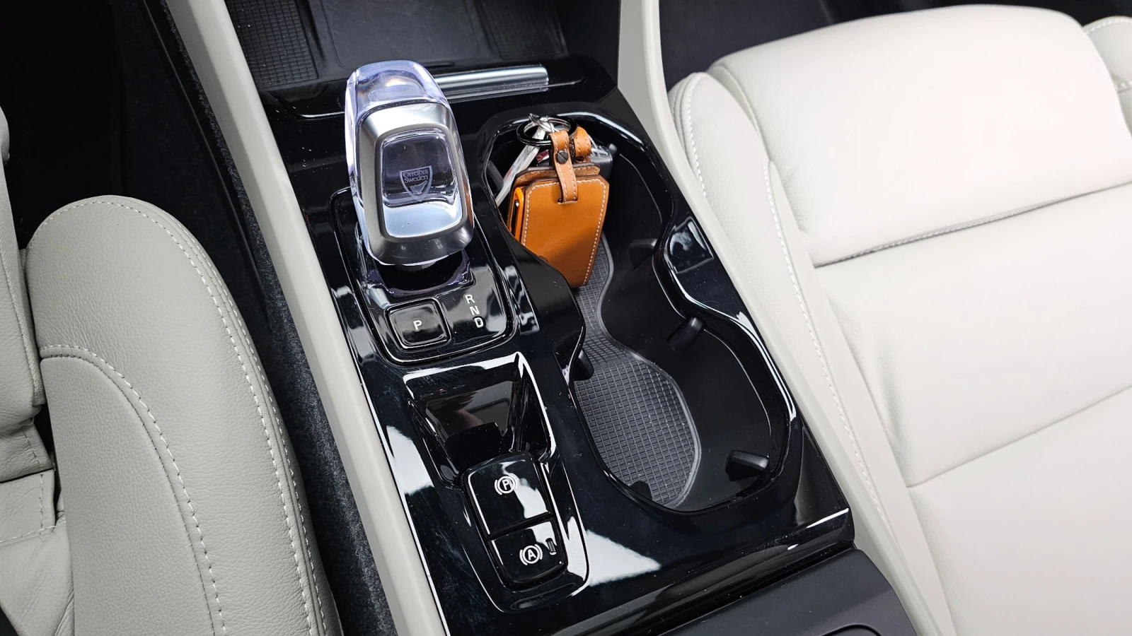 Volvo XC40 2.0 B4 Ultimate Bright , снимка 8 - Автомобили и джипове - 55664090