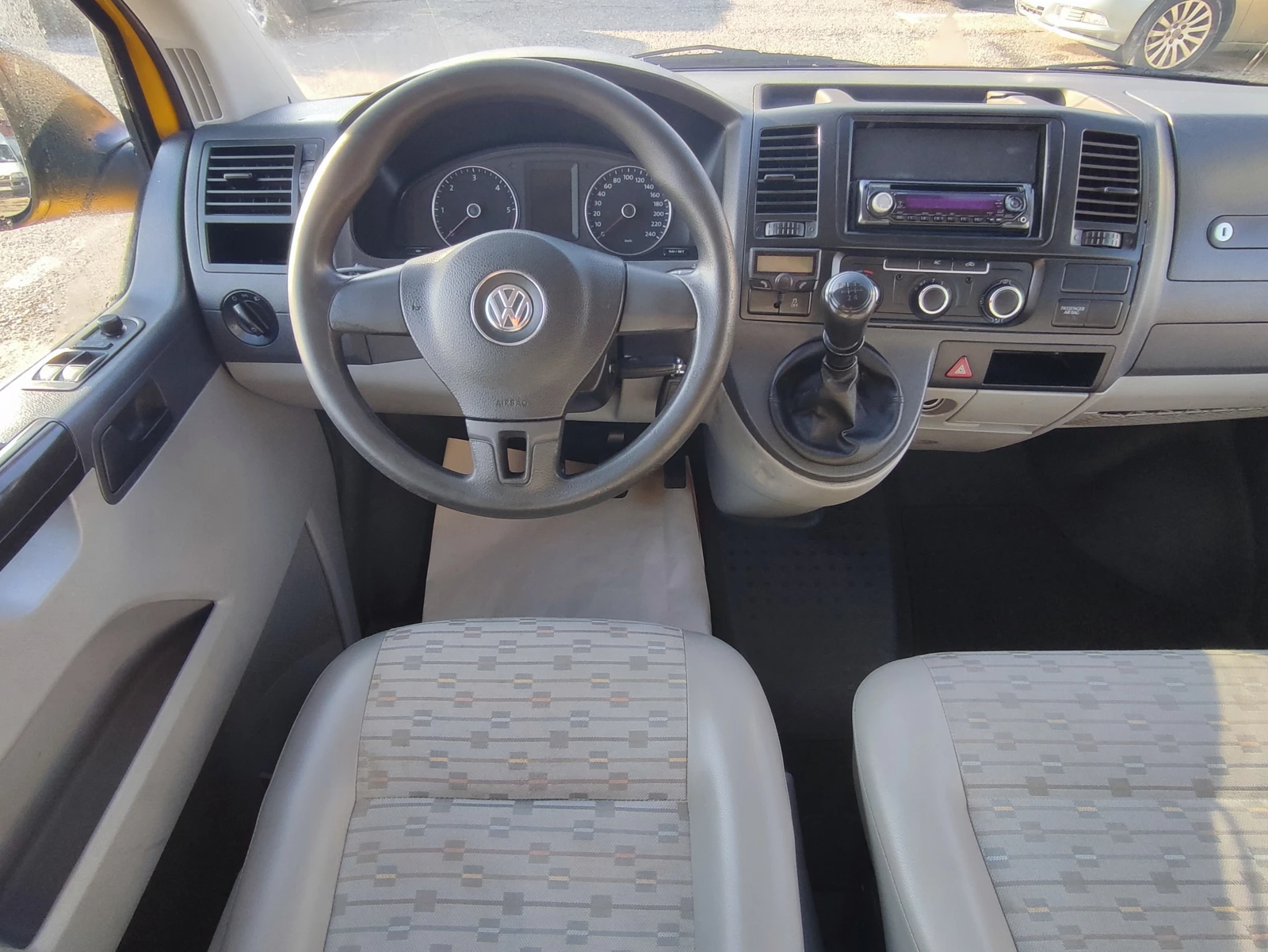 VW Transporter 2.0TDI-102kc-ЕВРО5-КЛИМАТИК-ПАРКТРОНИК-ТЕГЛИЧ - изображение 10