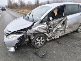 На части Toyota Corola verso 1. 8, снимка 1