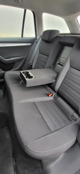 Skoda Octavia Бял, снимка 9